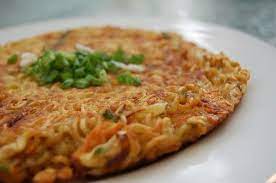 Resep Cara Membuat Pizza Mie Telur Tanpa Oven Ini Bisa Dengan Mudah Dan Praktis Kalian Coba Sendiri Di Rumah Tertarik Men Resep Omelet Resep Masakan Resep Mie