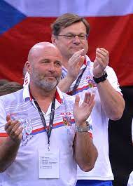 Lékař, který se dlouhá léta staral mimo jiné o zdraví českých tenistů a tenistek v davis cupu a fed cupu, ale zůstával stranou zájmu široké sportovní veřejnosti. Rrsplwm1utequm