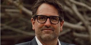 Lenore Donaldson's Instagram, Twitter & Facebook