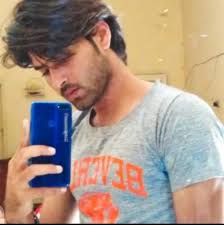 Hello everyone, I work for the Hôtel Lyon Ouest in Vaise and we are looking  for a **part-time receptionist.** This involves working Friday and Saturday  evenings from 1 p.m. to 9:30 p.m.