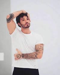 Oltre 100 mila like su instagram e il commento grateful. Stefano De Martino Prima Del Divorzio Da Belen Si Consola Cosi Divorzio Belen Rodriguez Moda Uomo