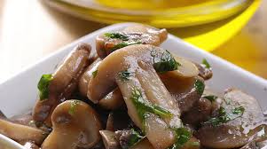 Prima di consumarli verificate sempre che non presentino segni di deterioramento, che non abbiano un cattivo odore, che siano stati conservati correttamente, al riparo da fonti di calore e di umidità, che al. Come Preparare I Funghi Sott Olio Olio Cristofaro