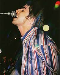 Born in 1967, noel thomas david gallagher was raised in a working class family home in the manchester suburb of burnage by irish immigrant parents tommy and peggy gallagher. Noel Gallagher Liam Gallagher 1994