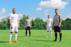 Deze pagina onthoudt een compleet overzicht van alle geabsolveerde en al vastgelegde seizoenwedstrijden als ook het seizoensbalans van de club pordenone in het seizoen algehele statistiek van het actuele seizoen. Pordenone Calcio Presentate La Seconda E Terza Maglia Per La Serie B 2019 20 Zonacalciofaidate