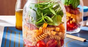 15 Recettes Gourmandes Pour Un Pique Nique Original Salades En Bocal Recette Recettes De Cuisine