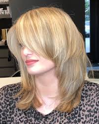 Women's hairstyles and hairdos keep on changing with time with a vast range of hairstyles from short to medium and long hairstyles. 27 Perfect Medium Hairstyles For Square Faces In 2021