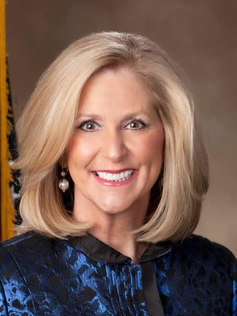 Lynn Fitch, fiscal