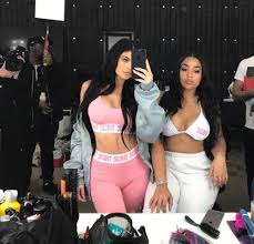 Imagen Descubierto Por 1 Source For Everything Descubre Y Guarda Tus Propias Imagenes Y Videos En We Heart It Kylie Jenner Outfits Kylie Jenner Kylie
