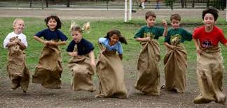 El juego se acaba cuando sólo queda un niño sin eliminar. Sack Racing
