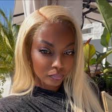 😳🧐 Drake recently showed off the Death Row chain he appears to have  purchased.