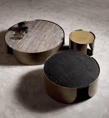 The benefits of having a round coffee table are endless. Round Table With Minimal Design Idfdesign