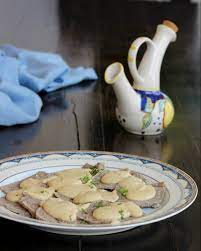 Ecco le sue origini e come fare il vitello tonnato secondo la tradizione piemontese. Vitello Tonnato Ricetta Originale Piemontese