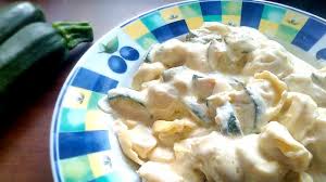 Oggi vi presento una ricetta salata, precisamente un primo piatto: Tortellini Panna E Zucchine Youtube