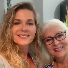 Feliz jueves a todos!!!!. Paso por aquí a darles las gracias por todos los  mensajes tan hermosos que me enviaron el día de ayer durante el día de mi  cumpleaños. Gracias por