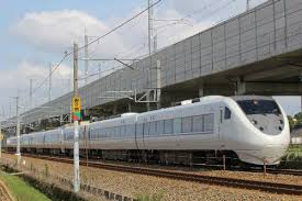 jr西日本の車両 列車 17 l特急 しらさぎ 681系 青 オレンジの帯に jr 西日本 列車 鉄道 写真