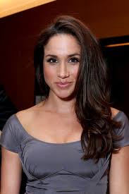 We tracked the evolution of meghan markle's hairstyles, how she went from auburn highlights in the aughts to chic chignons worthy of royalty. Meghan Markle S Hairstyles Through The Years Meghan Markle S Hair Timeline