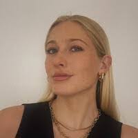 Amanda Loisel's Instagram, Twitter & Facebook