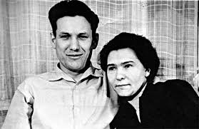 Борис ельцин, который стал президентом россии в 1991 году, был одним из самых сложных политических лидеров своего времени. Boris Elcin Otec Predatel Ded Kulak