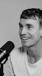 Avoir un enfant autiste, c'est souvent devoir expliquer ce qui ne devrait  pas l'être. Comme ce jour-là, en forêt, où un inconnu montre Tommy du  doigt, en disant à un autre enfant : “