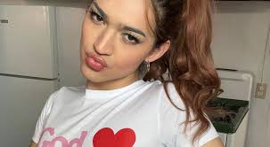 Veja As Personalidades Que Se Declararam LGBTQIA+ Em 2024