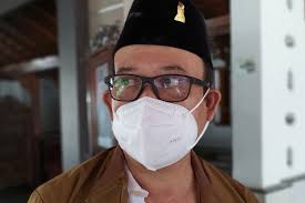 Bersama teater dinasti, cak nun intensif mementaskan puisi dalam rentang perjalanan sejak 1978 sampai 1987. Kasus Baru Covid 19 Di Banyumas Di Bulan Januari Menurun Tapi