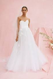 فساتين زفاف منفوشة 2020 مجلة سيدتي طالعي أجمل فساتين زفاف منفوش 2020 لتتألقي بإ Carolina Herrera Bridal Herrera Wedding Dress Carolina Herrera Wedding Dress