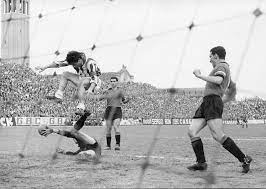 Juventus turin kommt beim venezia fc nicht über ein 1:1 hinaus. File 62 63 Venezia Juventus 1 2 Parata Su Sivori Jpg Wikimedia Commons