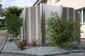 Impressionen Von Exklusiven Sichtschutzelementen In Kombination Von Edelstahl Glas Und Stein Gartensichtschutz Sichtschutz Terrasse Glas Sichtschutzelemente