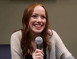 Amybeth mcnulty has opened up about the impact trolls had on her emotional wellbeing when she was cast in the lead role of netflix series anne with an e. Amybeth Mcnulty Teeth Issues Bio Net Worth Dating Boyfriend Hair Color