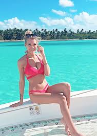 Montaine Mounet - Free pics, galleries & more at Babepedia