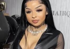 Nikki Glaser's parents apologize for calling Julia Roberts and Travis Kelce  interaction gross