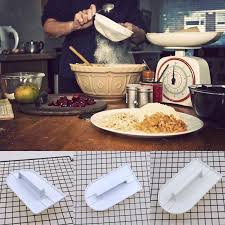 Frische kuhdung auf gras mit fliegen. 1psc Kuche Werkzeug Kuchen Backen Kuchen Formplatten Backen Werkzeug Runde Kuchen Plattenspieler Glattung Gerat Gunstig Kaufen Preis Kostenloser Versand Echte Bewertungen Mit Fotos Joom