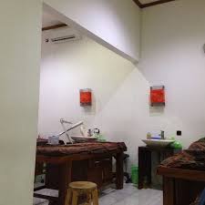 Disini kamu bisa melakukan beberapa perawatan seperti perawatan rambut, perawatan tubuh, perawatan wajah, perawatan tangan dan kaki dan perawatan lainnya. Flaurent Salon And Spa Jl Kaliurang Km 5 Gg Megatruh No 8
