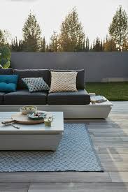 Découvrez une collection de mobilier de jardin en bois, rotin ou alu pour la détente les beaux jours métamorphosent le jardin. La Nouvelle Collection De Salon De Jardin 2020 Decoration De Maison Contemporaine Salon De Jardin Grand Salon