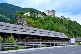 Austria intenţionează să desfăşoare militari la frontiera cu italia, în pasul brenner, pentru a preveni un potenţial aflux de migranţi spre nordul europei în perioada următoare. Bannbrucke Il Ponte Di Legno Sul Confine Tra Italia E Austria