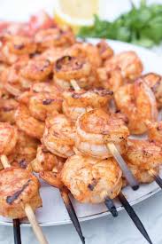 If you have 20 minutes (or forgot to put the shrimp in the fridge overnight), transfer the frozen shrimp to a colander and submerge them in a bowl of cold water, making sure all the shrimp are covered with water. 10 Minute Spicy Grilled Shrimp Skewers Served From Scratch