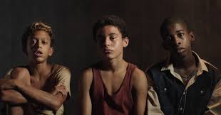 Suryellen é uma cozinheira que trabalha duro para manter sozinha o filho pequeno, a irmã mais nova e a mãe. Trash Reviews Screen