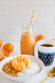 Edible ideas for pregnancy care package. 8 Healthy And Pregnancy Friendly Breakfast Smoothies Brit Co