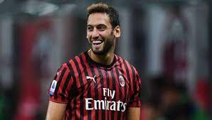 Futbol kariyerine ilk olarak 1999 senesinde almanya'nın köklü. Hakan Calhanoglu Bombayi Patlatti Galatasaray A Mesaj Ve Kaan Ayhan Fotomac
