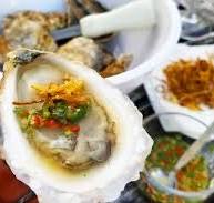 Chilled oysters with Thai seafood sauce (nam jim seafood) and crispy shallots