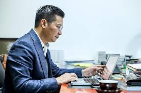 Shark tank là marketing platform tuyệt vời để các startup làm truyền thông cho doanh nghiệp của chính mình. Swimming With A Shark Culturemagazin