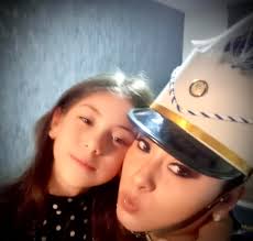 Nunca es tarde para festejar la vida de una amiga!** El grupo de ex  bastoneras María Auxiliadora Riobamba saluda a Lorena Cabezas, promoción  2005. **¡Que la vida siga sonriendo para ti!** ¡Muchas