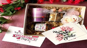 Toast to valentine's day with this decadent gift set. This Valentine S Shower Your Partner With Love Choose From Over 10000 Options From Giftstoindia24x7 Com