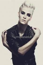 On instagram he shares his makeover with his followers and writes: Bill Is Now Blonde Bill Tokio Hotel Bill Kaulitz Tokio