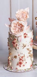 Obsessed With Everything About These Pretty Wedding Cakes Glamorous Gold Details