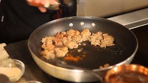 Ground turkey enchilada casserole (adapted from another recipe for lower fat)submitted by: Recipe For Low Carb Ground Turkey With Salsa Cheese Healthy Low Fat Recipes Youtube