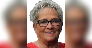 Eileen Crump's Instagram, Twitter & Facebook