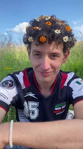 Saul in Flowers Trend