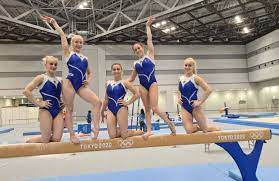 Todas as competições oficiais de ginástica artística são reguladas pela federação internacional de ginástica (fig), que estabelece normas e calendários para todos os eventos internacionais. Ginnastica Artistica Olimpiadi Tokyo L Italia Debutta In Allenamento Sfoggiato Il Body Bianco Blu Foto Oa Sport