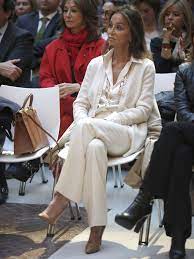 Isabel Preysler sabe los trucos de moda para una 'rentrée' elegante